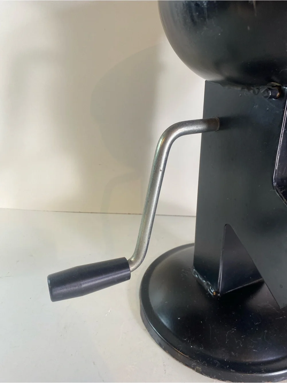 Uzman Hazelnut Hand Crank Black Metal  Nutcracker Adjustable Crush